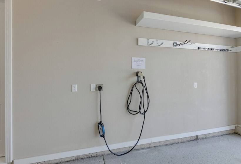 Private Redding Home W/ Pool & Mountain Views