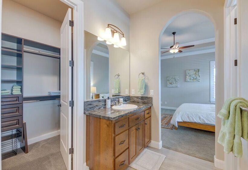 Private Redding Home W/ Pool & Mountain Views