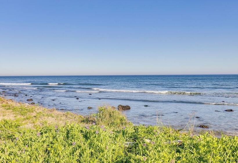 Quaint Montauk House W/ Community Amenities!