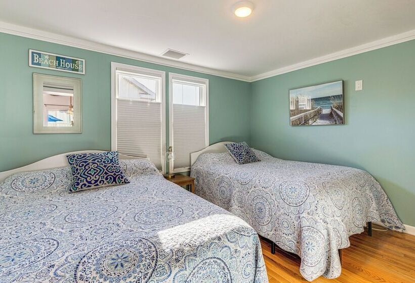 Quaint Montauk House W/ Community Amenities!