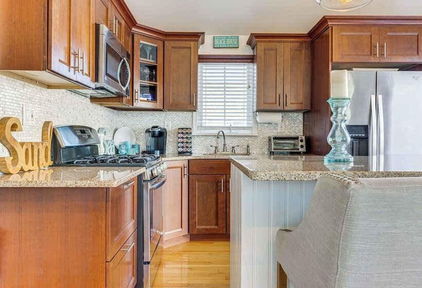 Quaint Montauk House W/ Community Amenities!