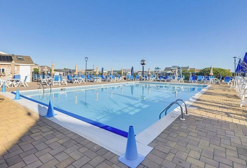 Quaint Montauk House W/ Community Amenities!