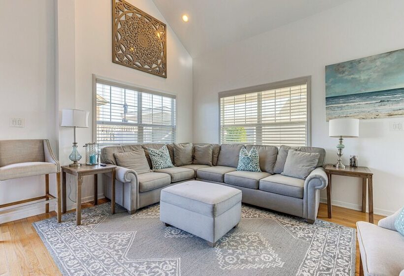 Quaint Montauk House W/ Community Amenities!