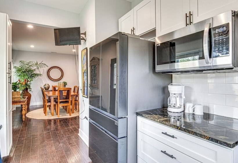 Quiet Home W/ Deck ~ 4 Mi To Downtown Indy