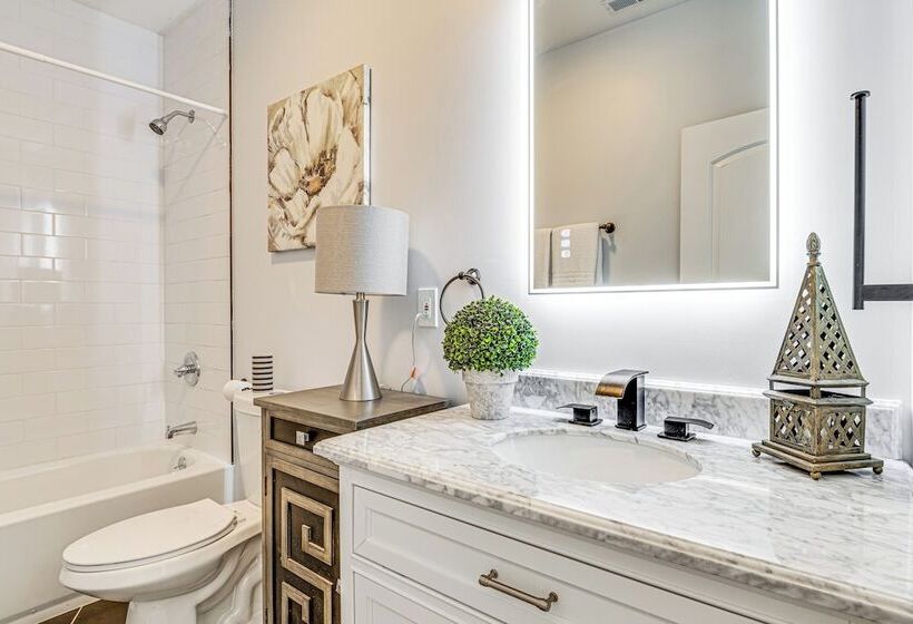 Quiet Home W/ Deck ~ 4 Mi To Downtown Indy