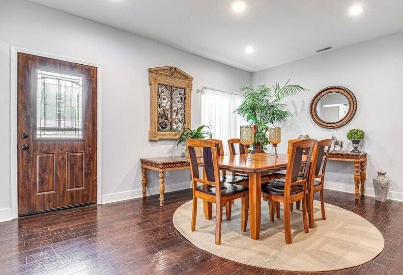 Quiet Home W/ Deck ~ 4 Mi To Downtown Indy