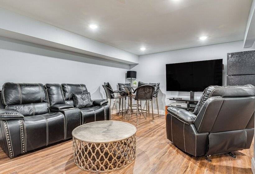 Quiet Home W/ Deck ~ 4 Mi To Downtown Indy