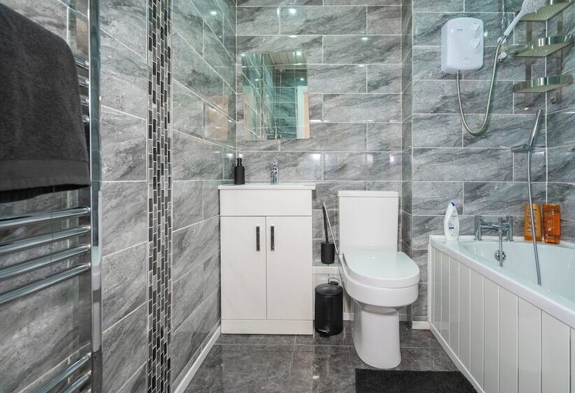 דירת נופש 2 Bed House In Digbeth/parking/families/contractor