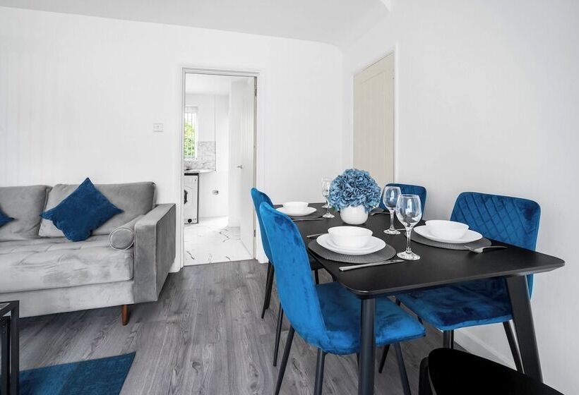 레지던스 3 Bed House/free Parking/contractors/families