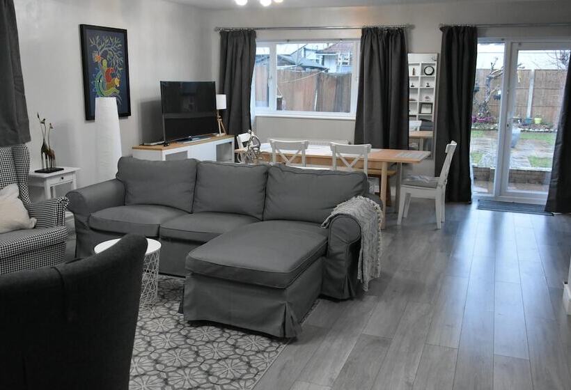 Резиденция Charming Wembley Home Near Wembley Stadium