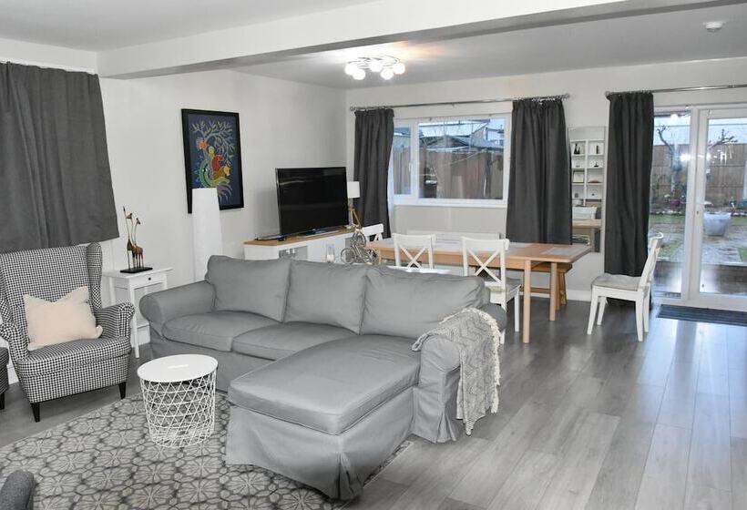 Резиденция Charming Wembley Home Near Wembley Stadium