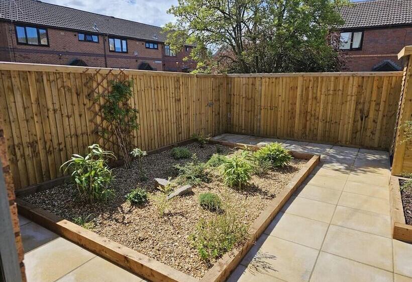 إقامة Convenient Wirral Retreat