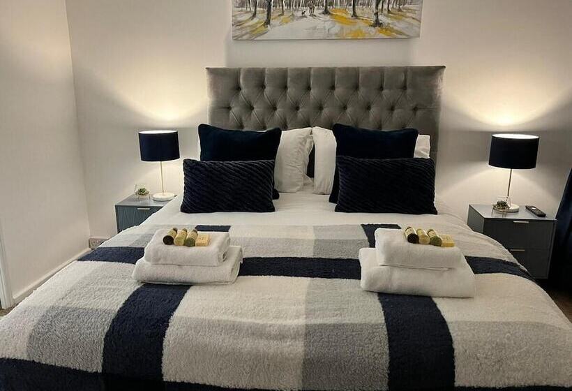 إقامة Convenient Wirral Retreat