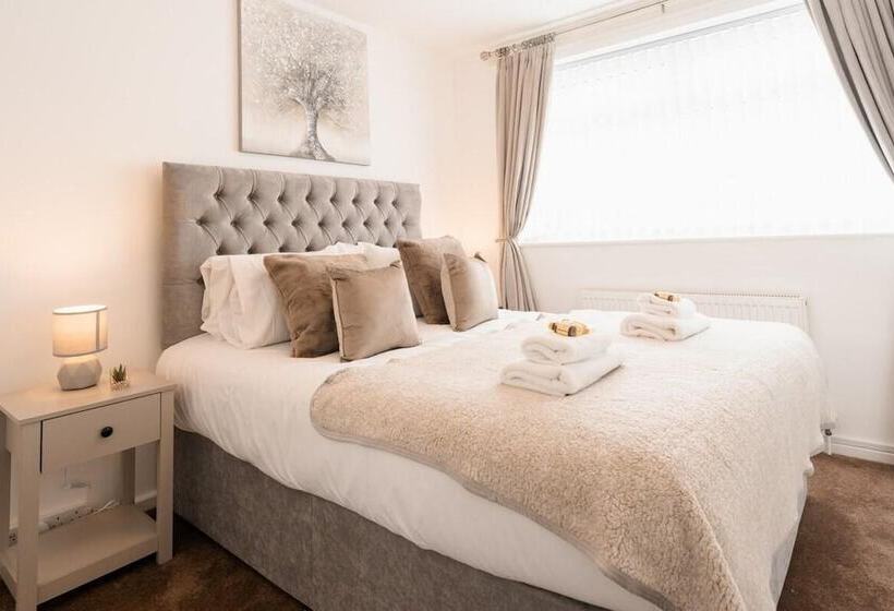 إقامة Convenient Wirral Retreat