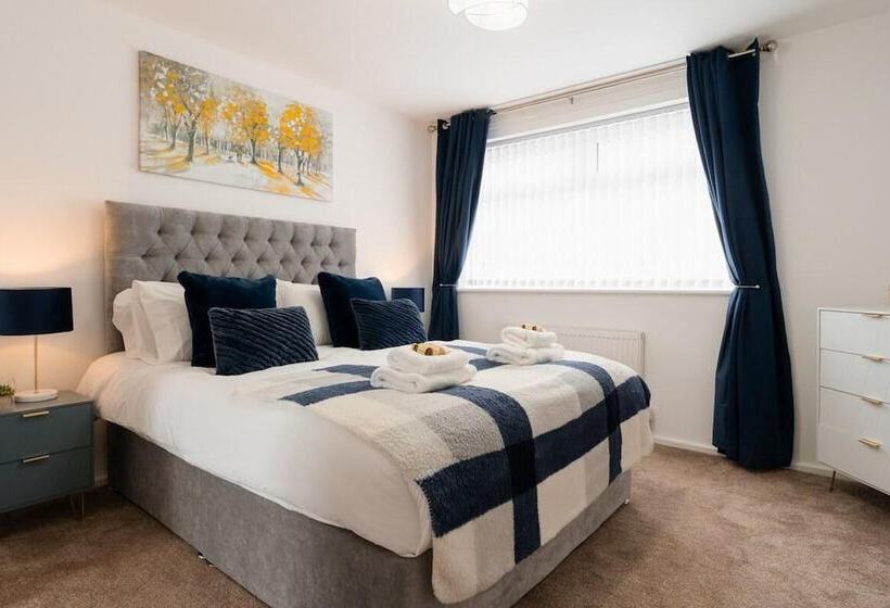 إقامة Convenient Wirral Retreat