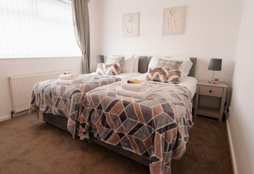 إقامة Convenient Wirral Retreat