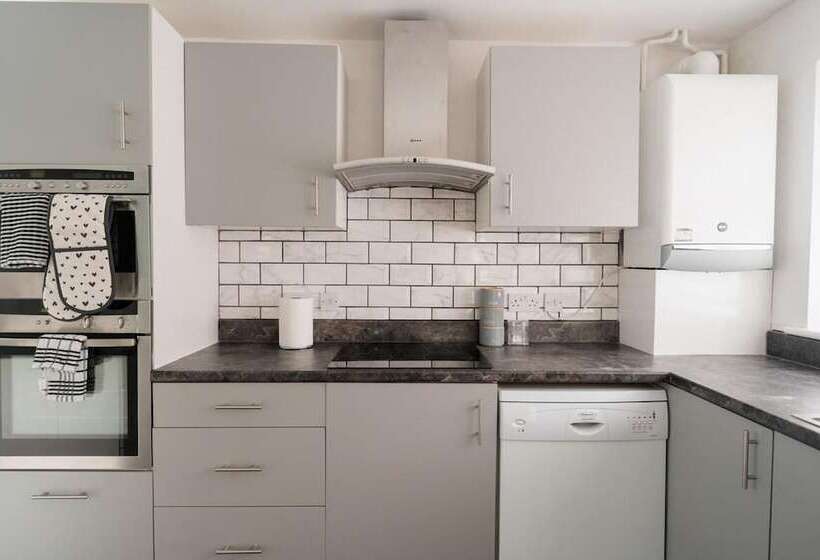 إقامة Convenient Wirral Retreat