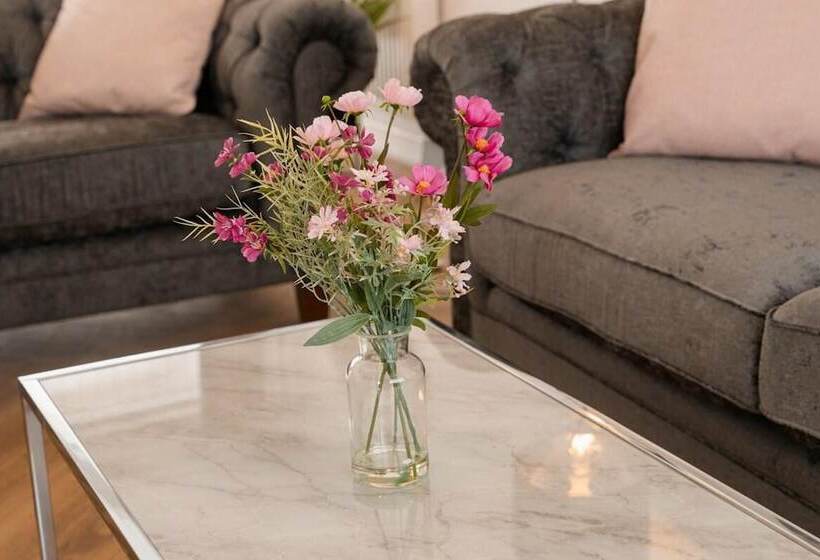 إقامة Convenient Wirral Retreat