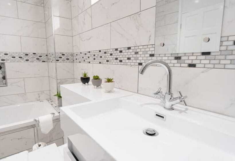 إقامة Convenient Wirral Retreat