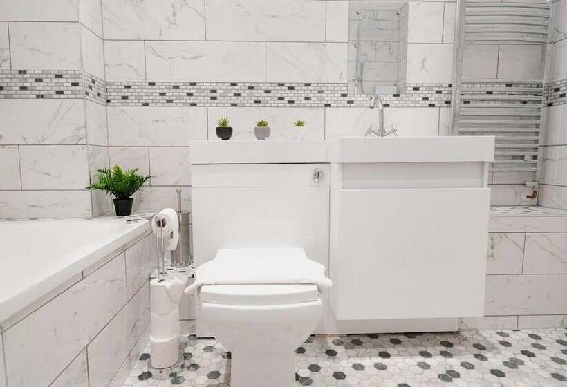 إقامة Convenient Wirral Retreat