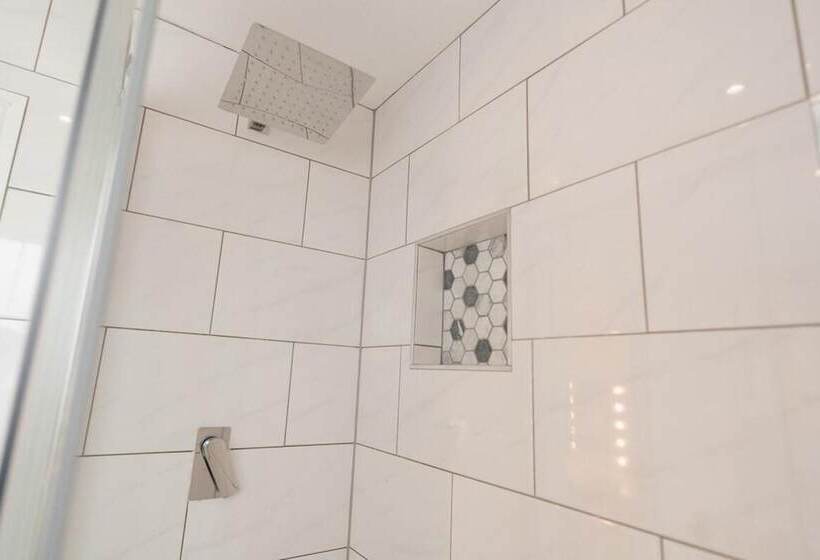 إقامة Convenient Wirral Retreat