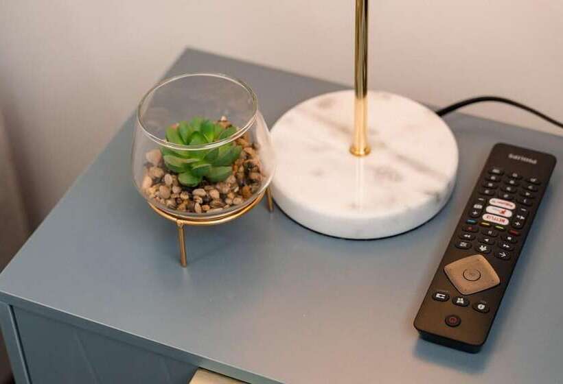 إقامة Convenient Wirral Retreat