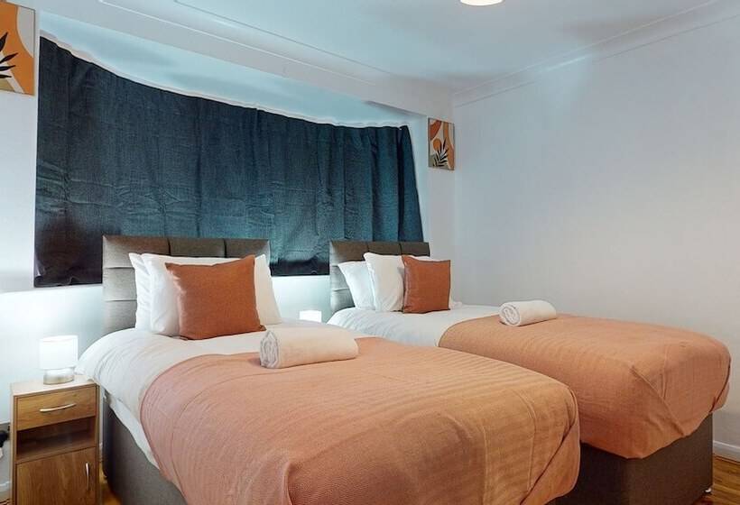 レジデンス Dagenham 4 Beds Sleeps 8 Wifi