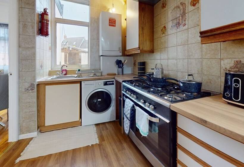 レジデンス Dagenham 4 Beds Sleeps 8 Wifi