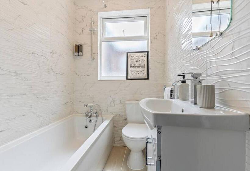 Резиденция Family London Luxe House With 4 Bedrooms