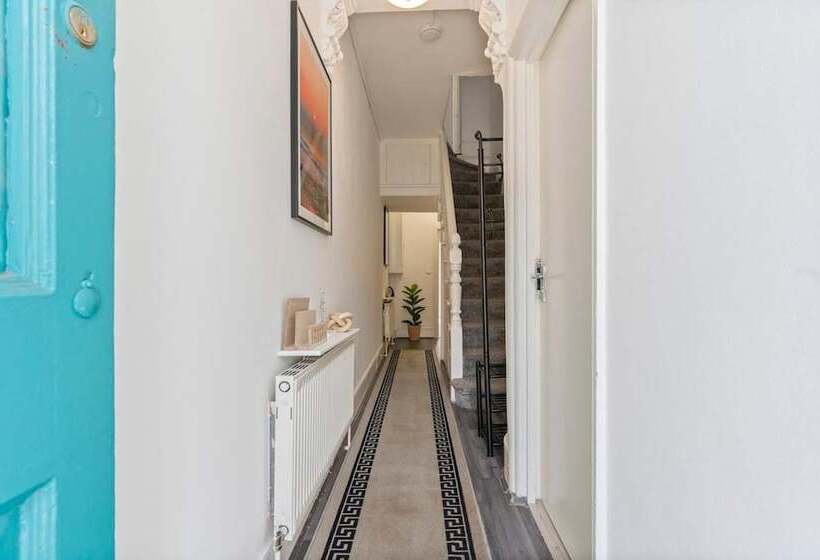 Резиденция Family London Luxe House With 4 Bedrooms