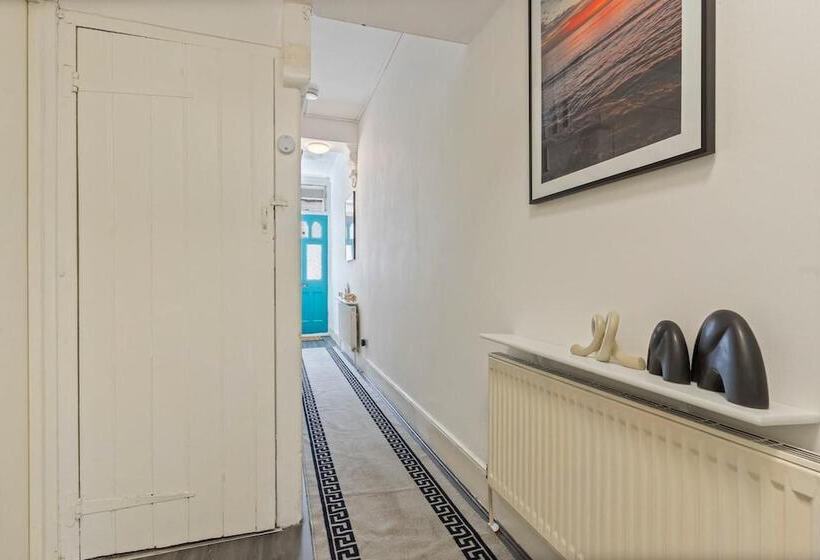 Резиденция Family London Luxe House With 4 Bedrooms