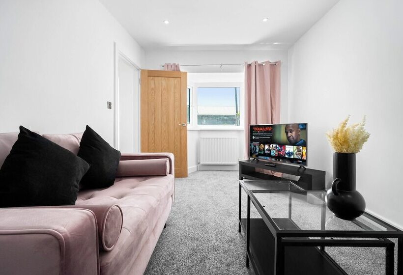 דירת נופש Family/contractors 3 Bed House/parking/sleeps 7