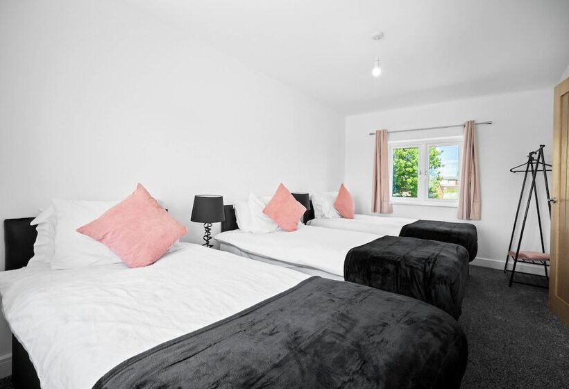 اقامتگاه Family/contractors 3 Bed House/parking/sleeps 7