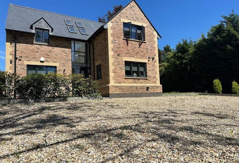 住所  Tranquil Oxford Retreat 4 Bedroom House Aircon