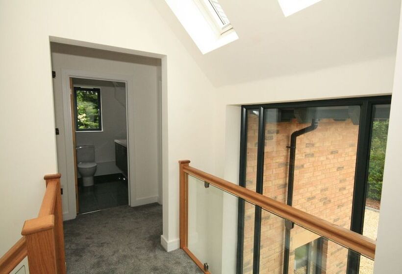 住所  Tranquil Oxford Retreat 4 Bedroom House Aircon