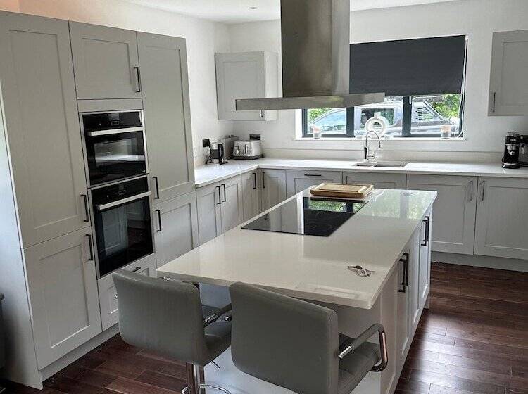 דירת נופש Tranquil Oxford Retreat 4 Bedroom House Aircon