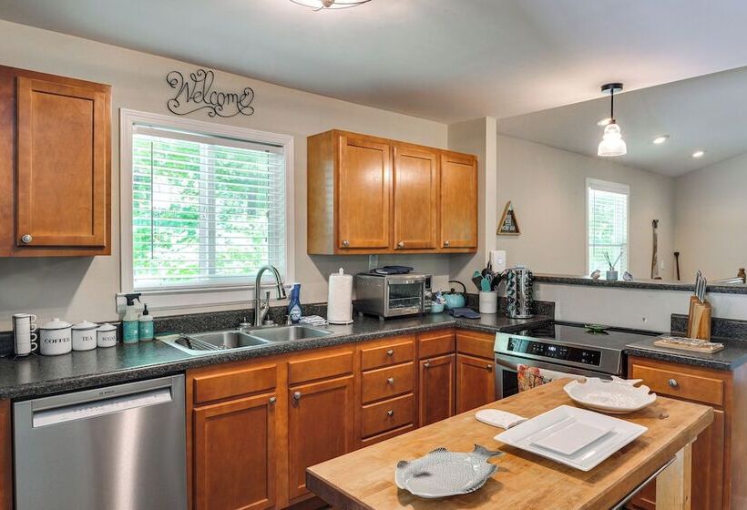 Riverfront Cottage Near Rock Island State Park