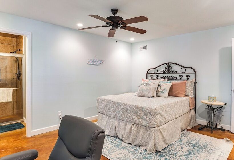 Riverfront Cottage Near Rock Island State Park