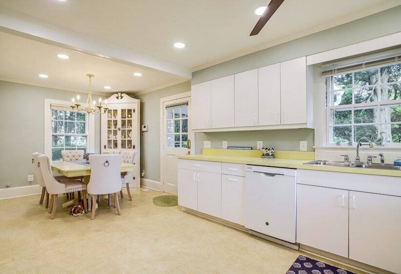 Riverfront Denton Estate On 7 Acres W/ Fire Pit!