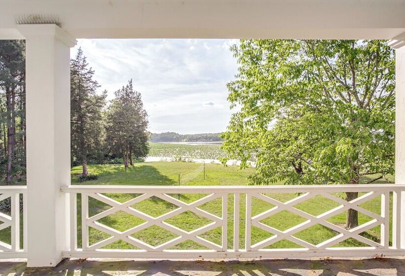 Riverfront Denton Estate On 7 Acres W/ Fire Pit!