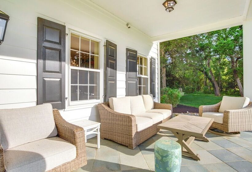 Riverfront Denton Estate On 7 Acres W/ Fire Pit!