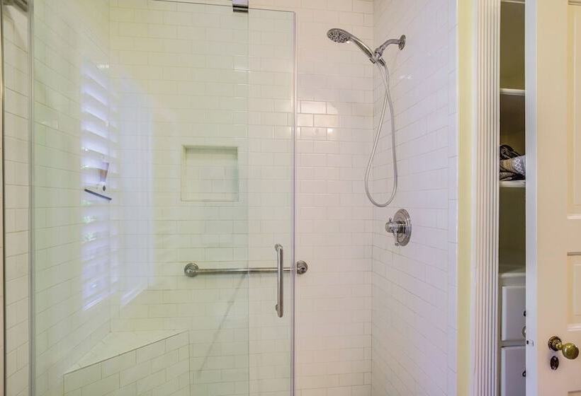 Riverfront Denton Estate On 7 Acres W/ Fire Pit!