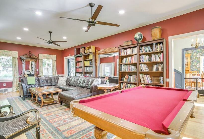 Riverfront Denton Estate On 7 Acres W/ Fire Pit!