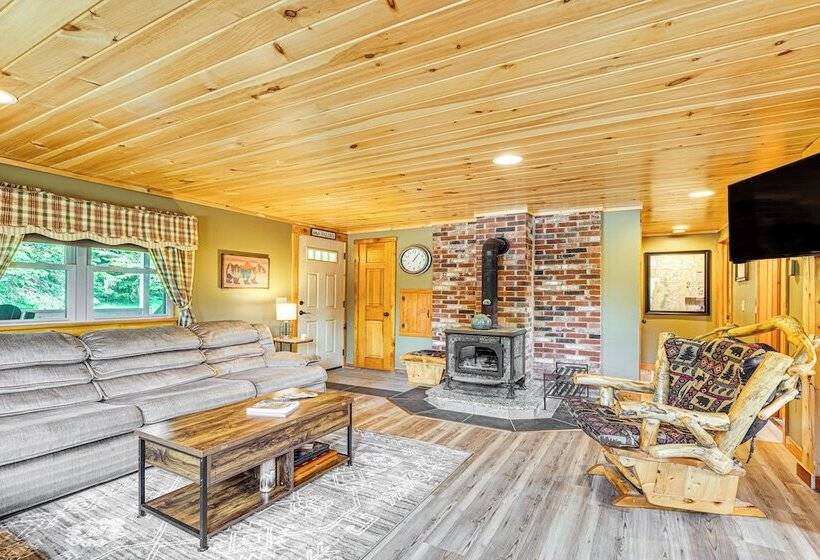 Rustic Cabin In West Danville W/ Deck & Fire Pit!