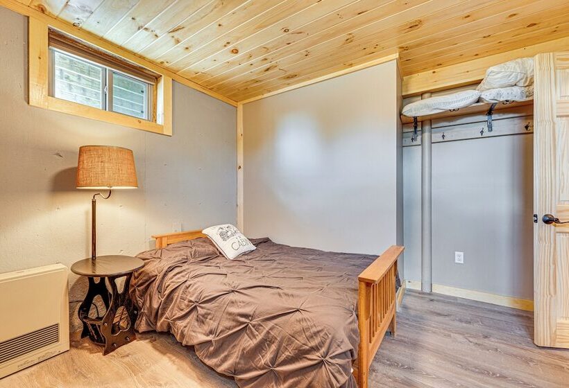 Rustic Cabin In West Danville W/ Deck & Fire Pit!