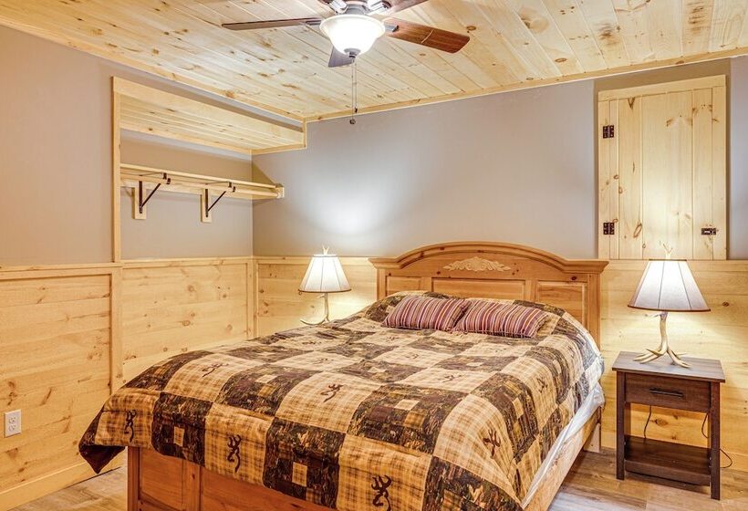 Rustic Cabin In West Danville W/ Deck & Fire Pit!