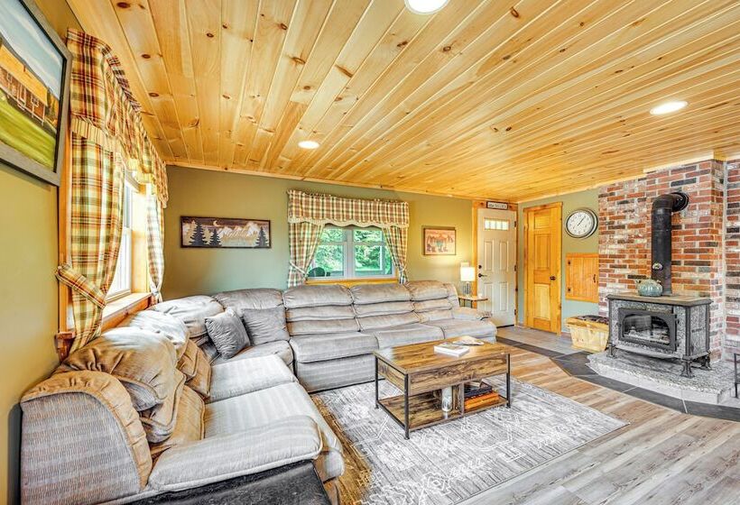 Rustic Cabin In West Danville W/ Deck & Fire Pit!