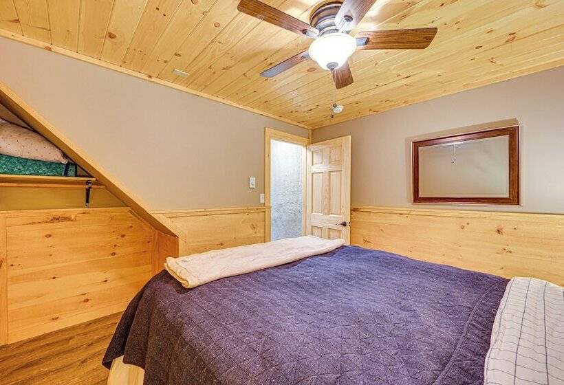 Rustic Cabin In West Danville W/ Deck & Fire Pit!