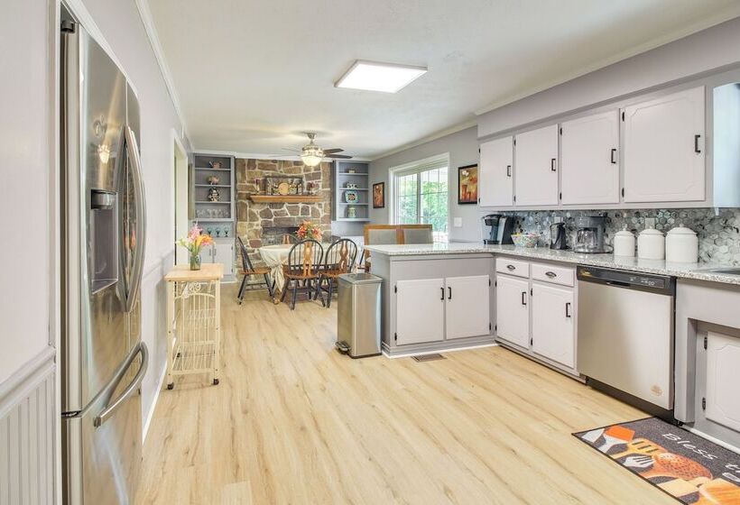 5 Mi To Center Hill Lake: Buffalo Valley Home