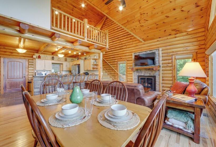 Sunset & Mountain Views: Scenic Sylva Log Cabin!